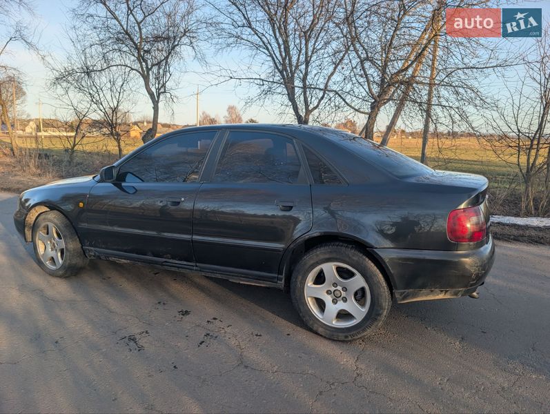 Седан Audi A4 1998 в Здолбуніві