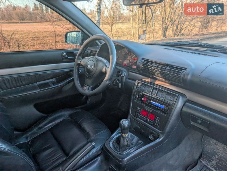Седан Audi A4 1998 в Здолбуніві