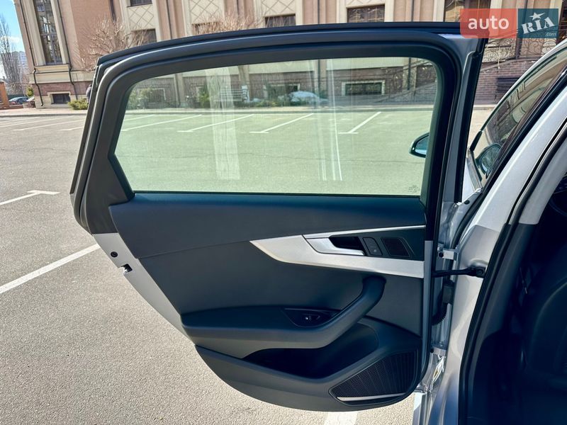 Седан Audi A4 2018 в Києві