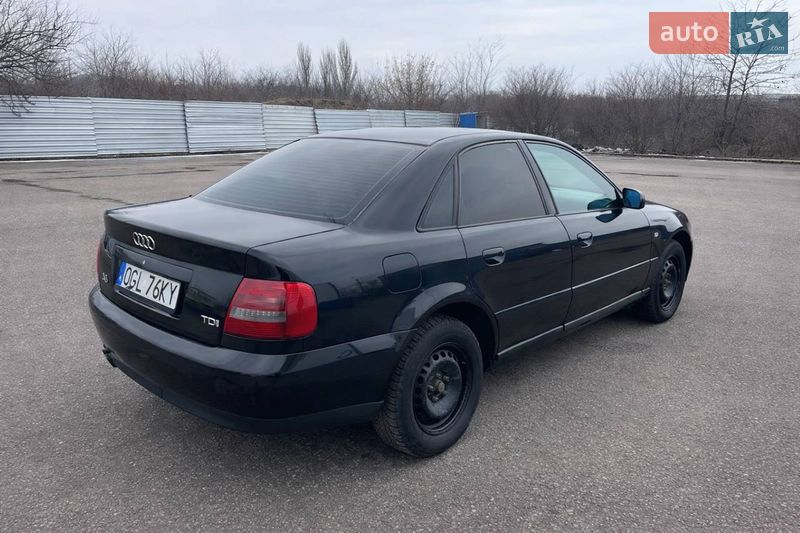 Седан Audi A4 2000 в Первомайську