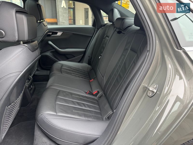 Седан Audi A4 2022 в Києві