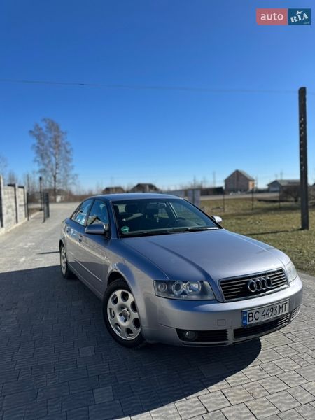 Седан Audi A4 2004 в Надворной