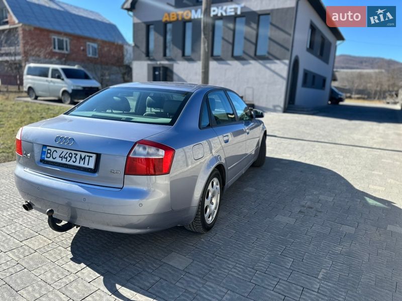 Седан Audi A4 2004 в Надворной
