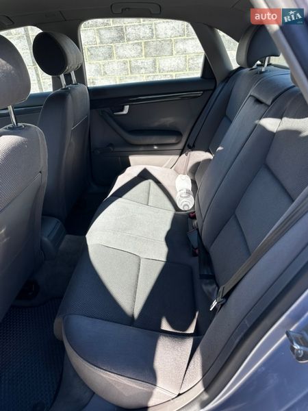 Седан Audi A4 2004 в Надворной