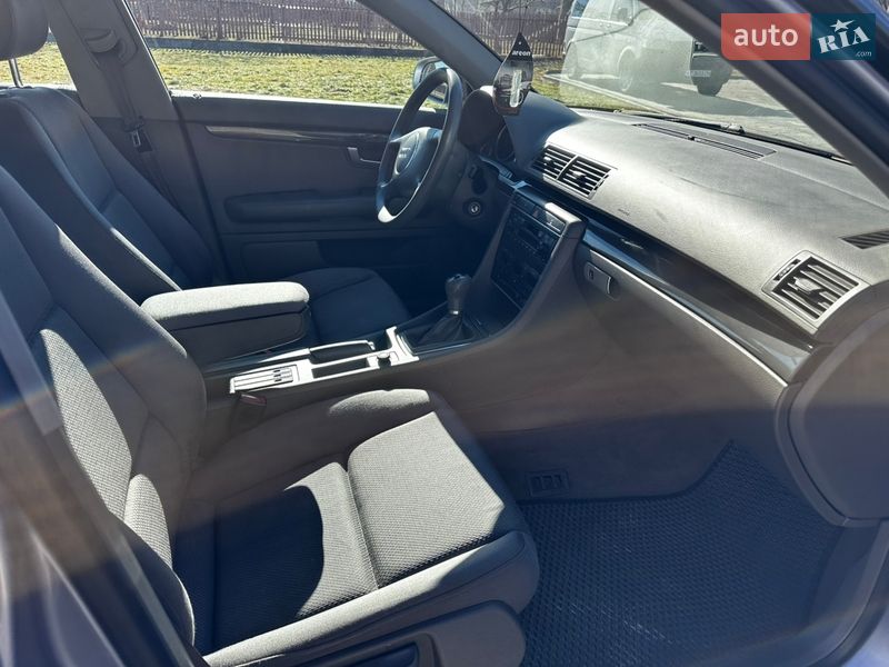 Седан Audi A4 2004 в Надворной