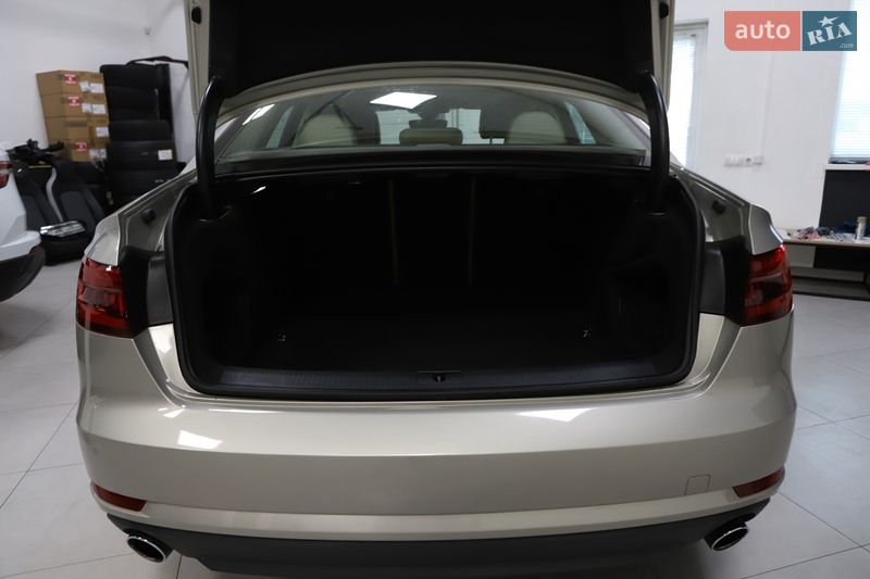 Седан Audi A4 2017 в Дрогобыче