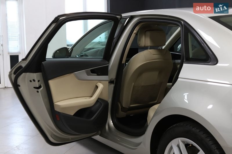 Седан Audi A4 2017 в Дрогобыче