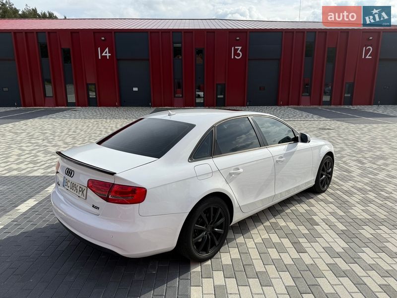 Седан Audi A4 2013 в Львові