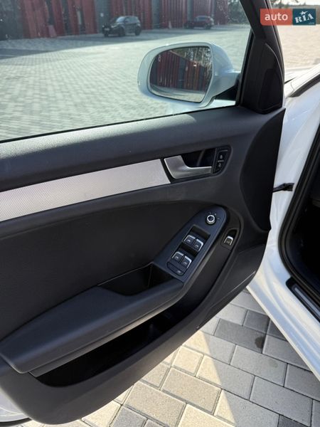 Седан Audi A4 2013 в Львові