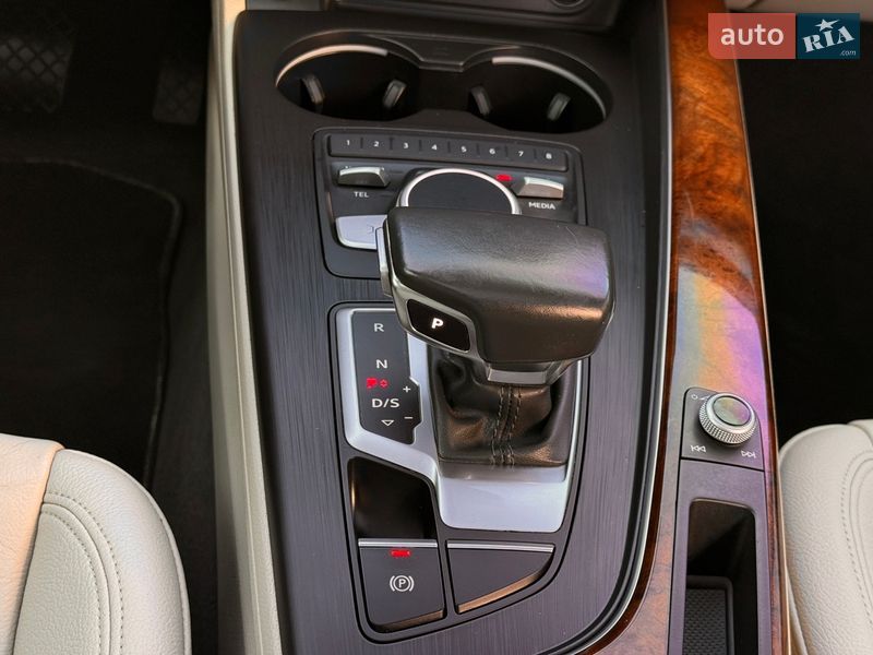 Седан Audi A4 2018 в Львові