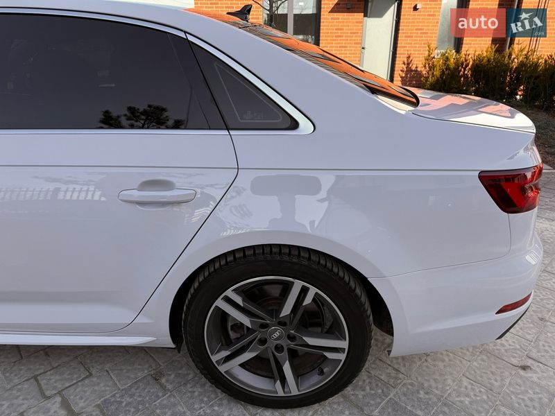 Седан Audi A4 2018 в Львові