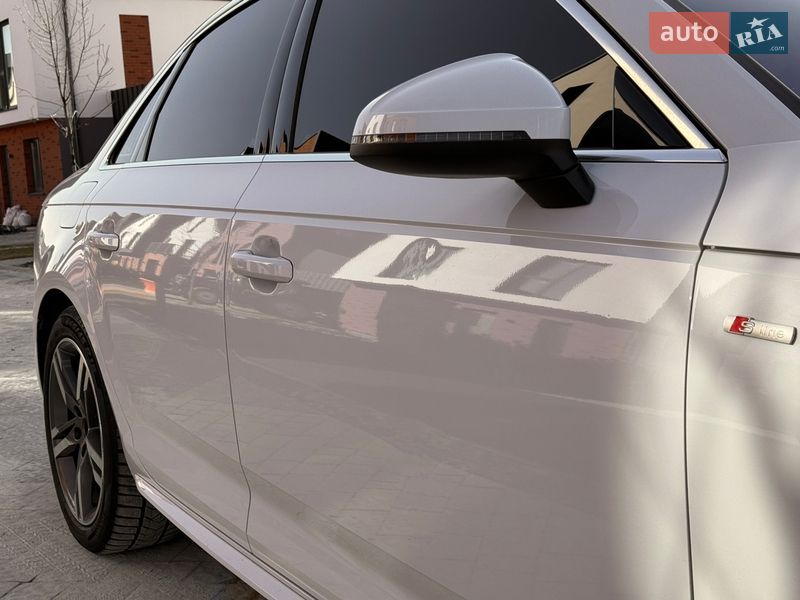 Седан Audi A4 2018 в Львові