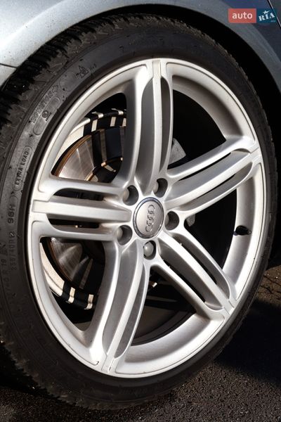 Седан Audi A4 2015 в Киеве