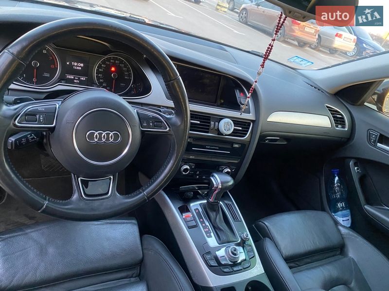 Седан Audi A4 2012 в Львові
