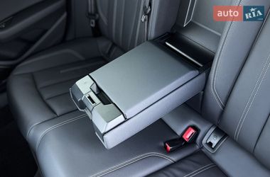 Седан Audi A4 2022 в Ровно