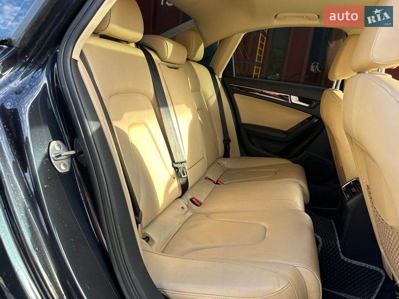 Седан Audi A4 2012 в Львові