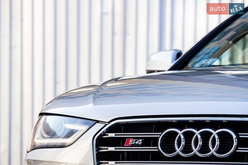 Седан Audi A4 2013 в Львові