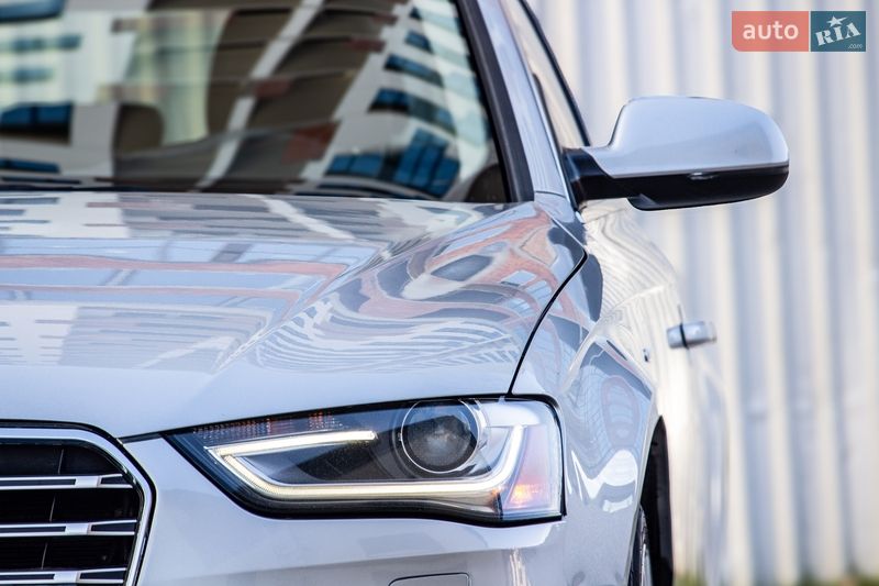 Седан Audi A4 2013 в Львові