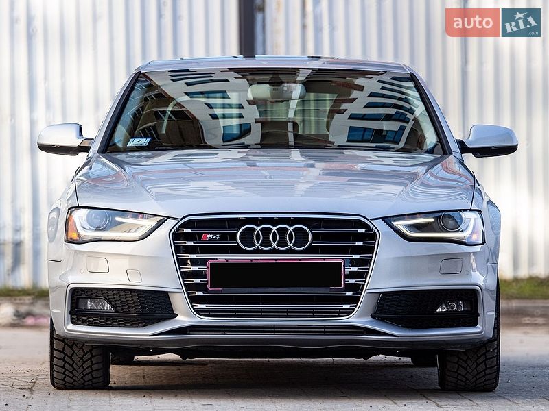 Седан Audi A4 2013 в Львові
