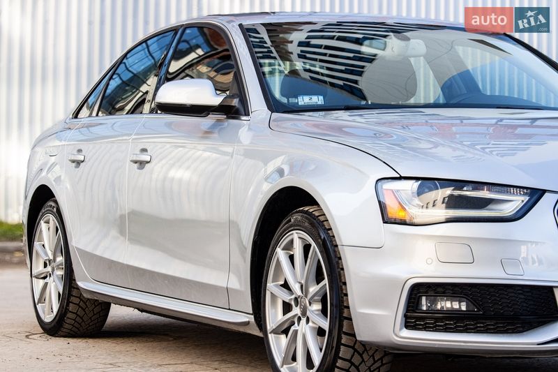 Седан Audi A4 2013 в Львове