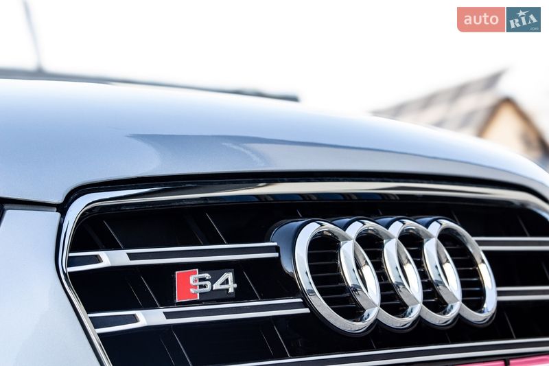 Седан Audi A4 2013 в Львові