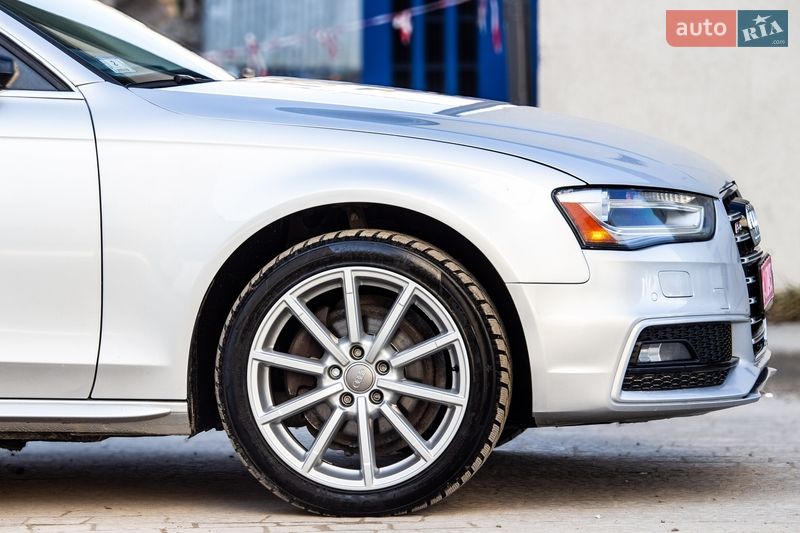 Седан Audi A4 2013 в Львові