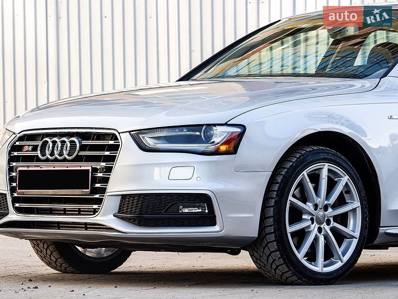Седан Audi A4 2013 в Львові