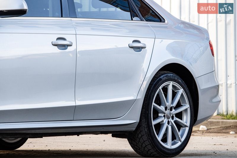 Седан Audi A4 2013 в Львові