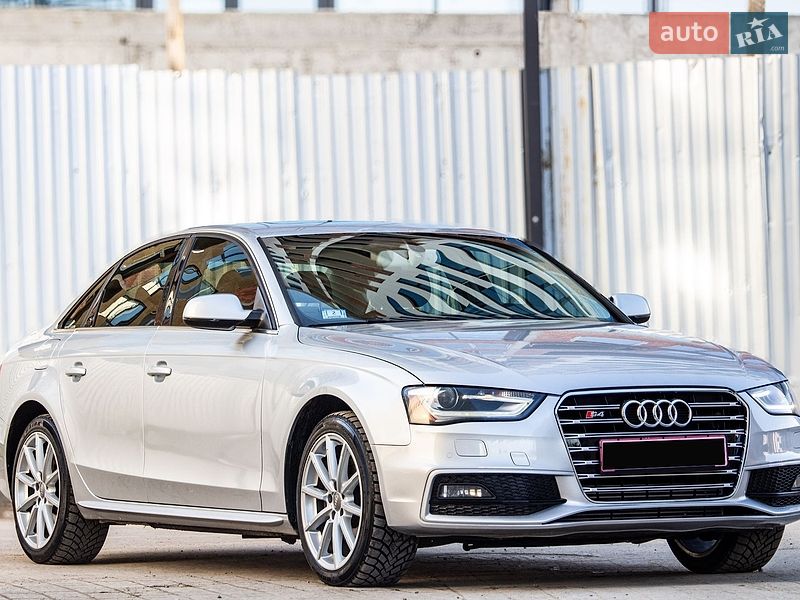 Седан Audi A4 2013 в Львові