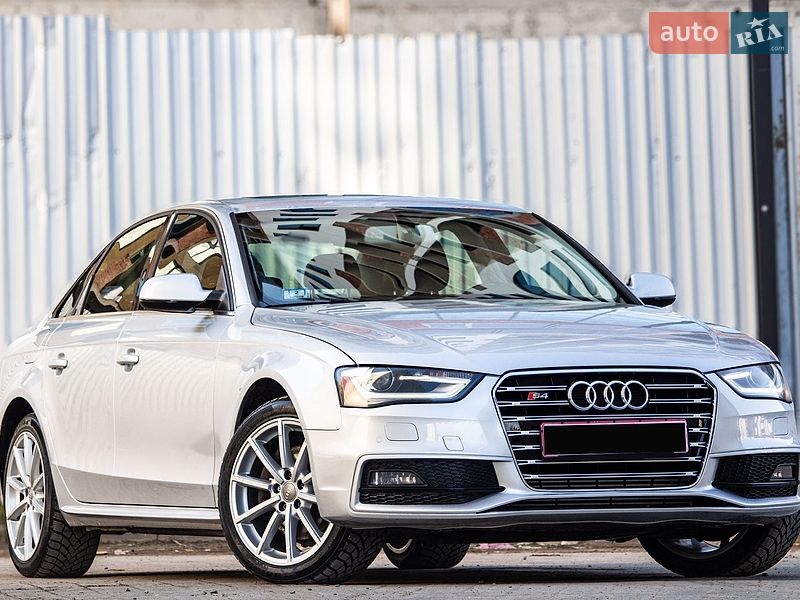 Седан Audi A4 2013 в Львові
