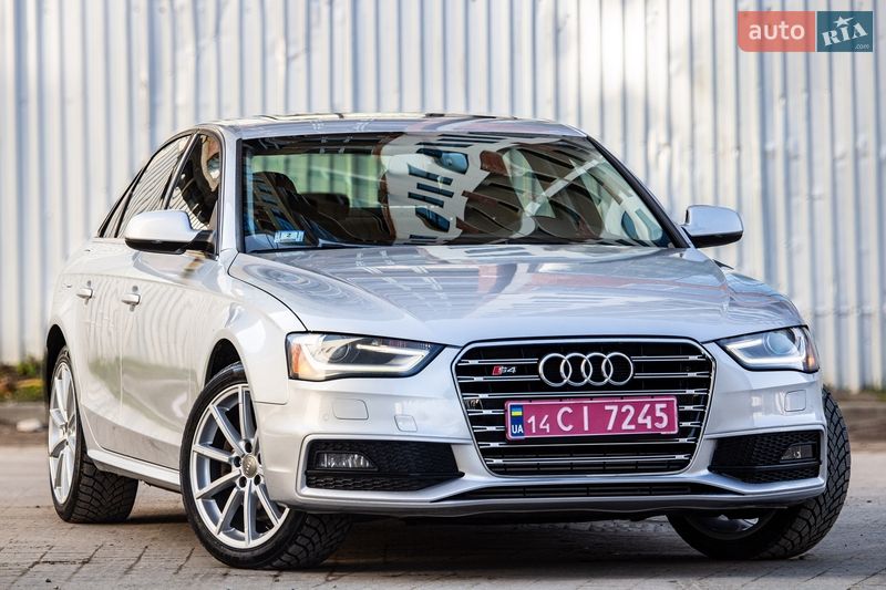 Седан Audi A4 2013 в Львове
