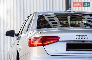 Седан Audi A4 2013 в Львові