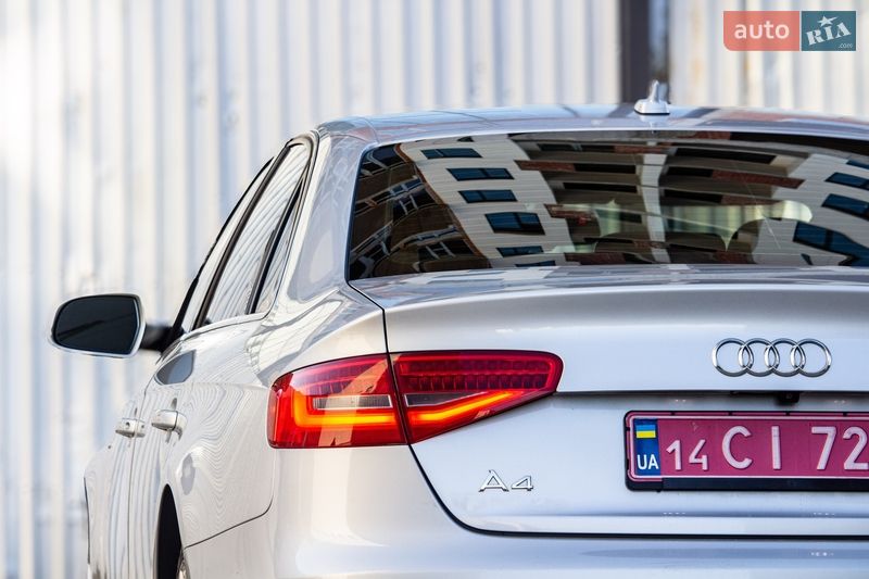 Седан Audi A4 2013 в Львове