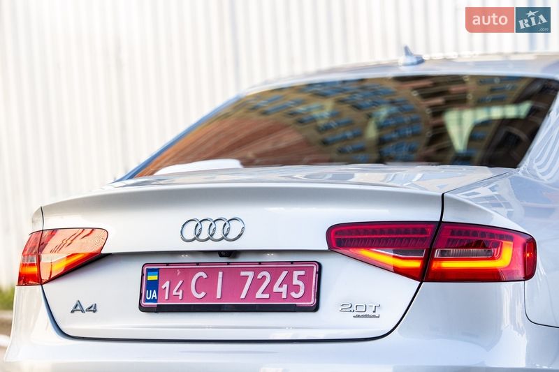 Седан Audi A4 2013 в Львове