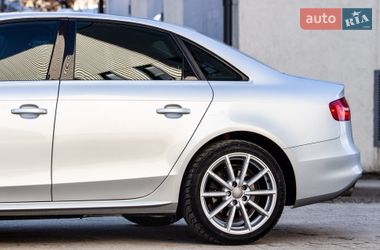 Седан Audi A4 2013 в Львові