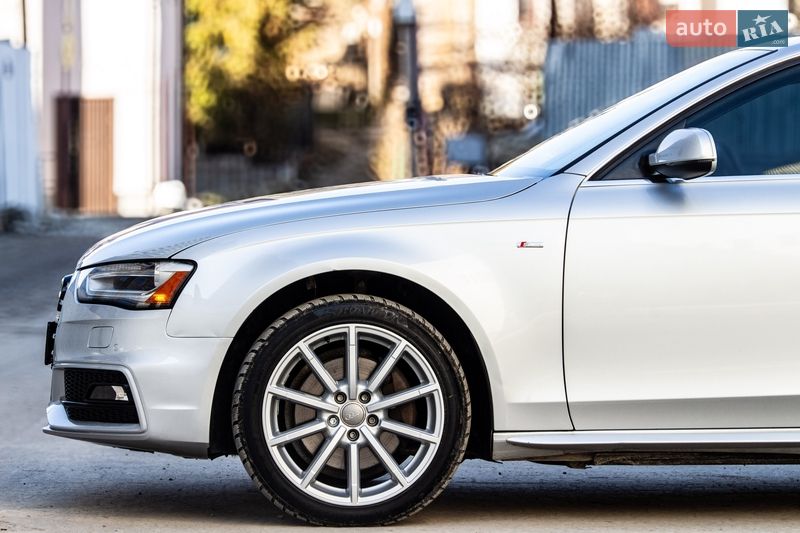 Седан Audi A4 2013 в Львові