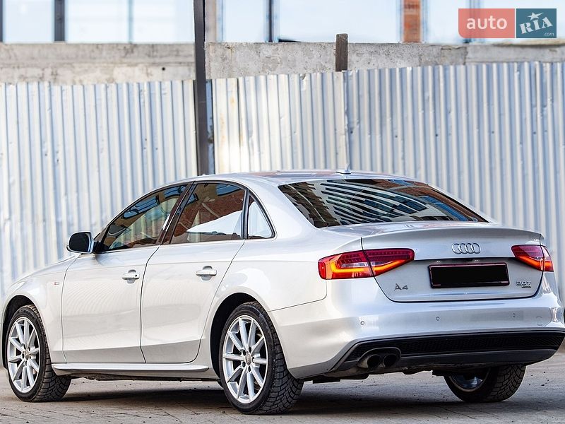 Седан Audi A4 2013 в Львові