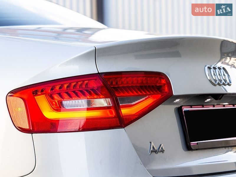Седан Audi A4 2013 в Львові