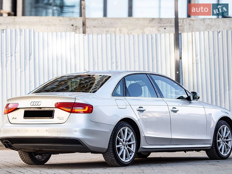 Седан Audi A4 2013 в Львові