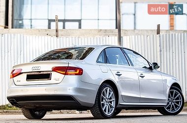 Седан Audi A4 2013 в Львові