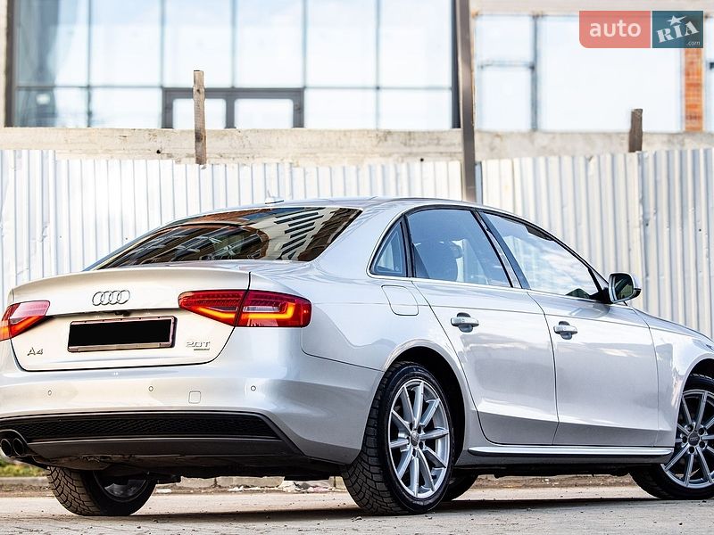 Седан Audi A4 2013 в Львові