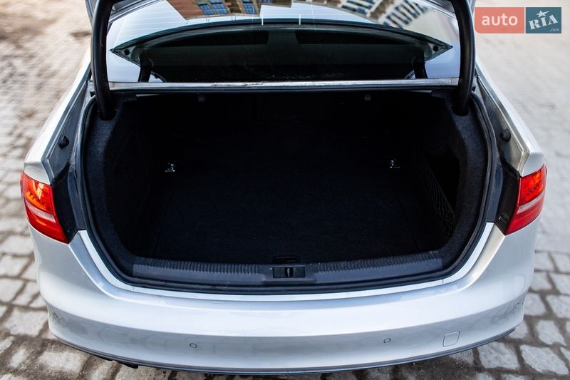 Седан Audi A4 2013 в Львові