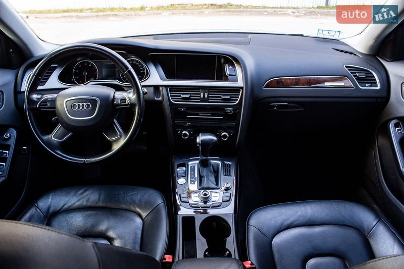 Седан Audi A4 2013 в Львові