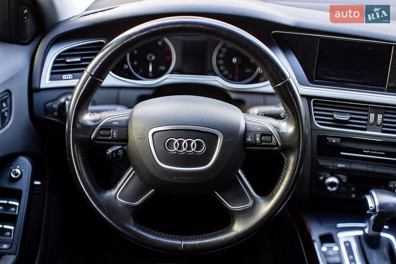 Седан Audi A4 2013 в Львові
