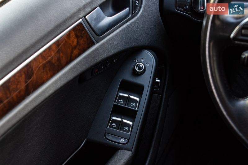 Седан Audi A4 2013 в Львові