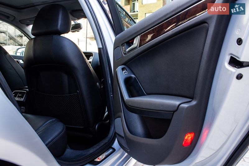 Седан Audi A4 2013 в Львові