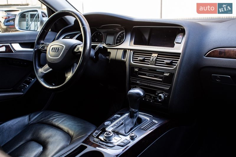 Седан Audi A4 2013 в Львове