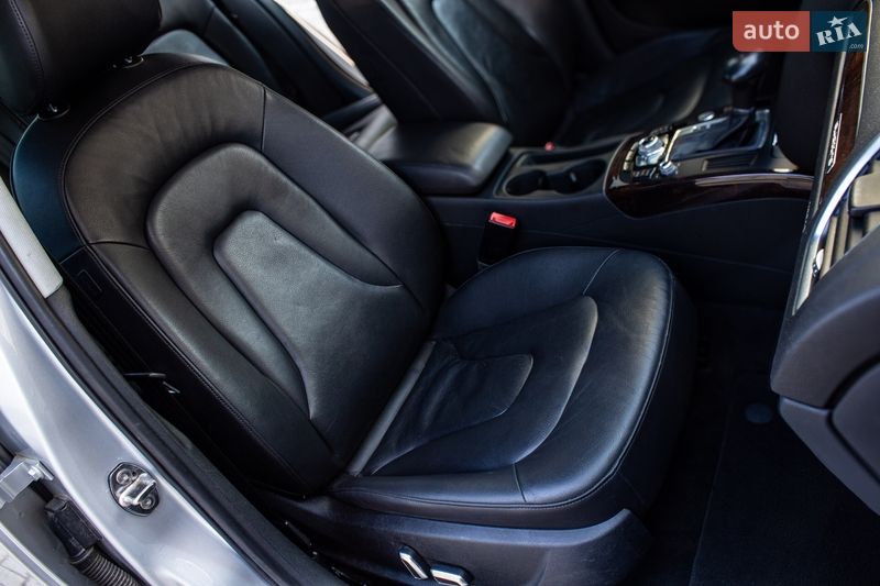 Седан Audi A4 2013 в Львове