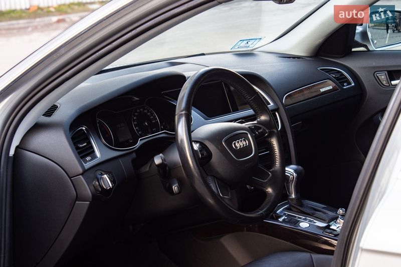 Седан Audi A4 2013 в Львові