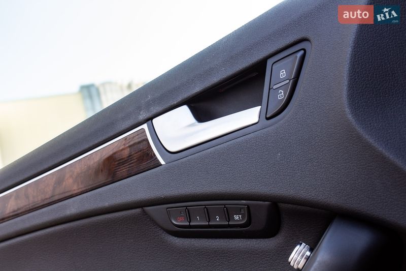 Седан Audi A4 2013 в Львові